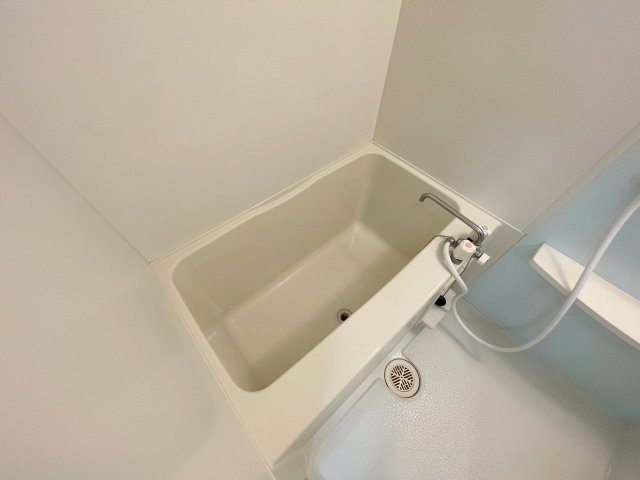 ヒルズ小松の浴室