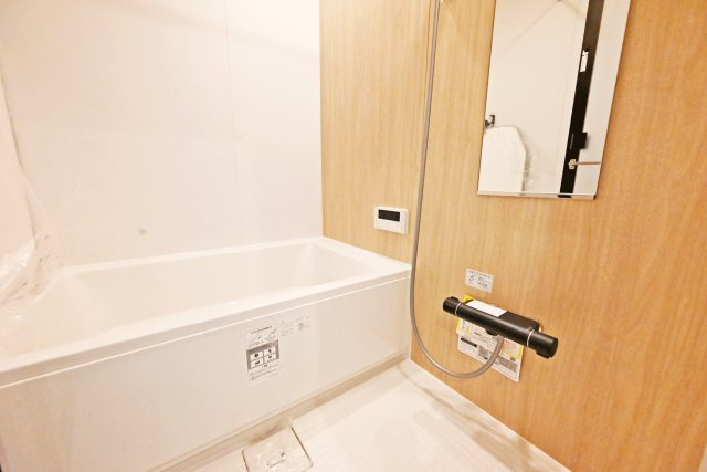西宮市上田中町新築戸建│3LDK+駐車1台可の浴室|浴室乾燥機を備えたゆったりとしたバスルーム。毎日の疲れを癒やし、心地よくリラックスできる快適なバスタイムをお楽しみいただけます。
