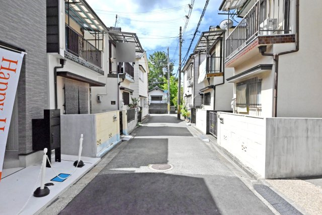 西宮市上田中町新築戸建│3LDK+駐車1台可の前面道路含む現地写真|前面道路は西側位置指定道路幅員4.2ｍです。