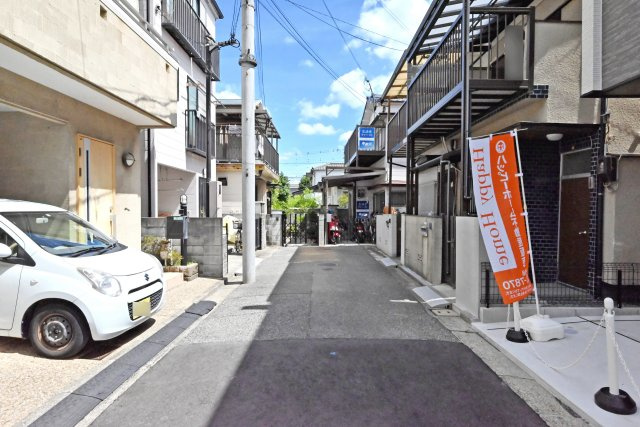 西宮市上田中町新築戸建│3LDK+駐車1台可の前面道路含む現地写真|前面道路は西側位置指定道路幅員4.2ｍです。