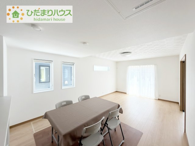 【居間・リビング】 | つくば市小野川　新築戸建　1号棟 | リビングの窓からはあたたかな日差しが差し込みます(*'▽')