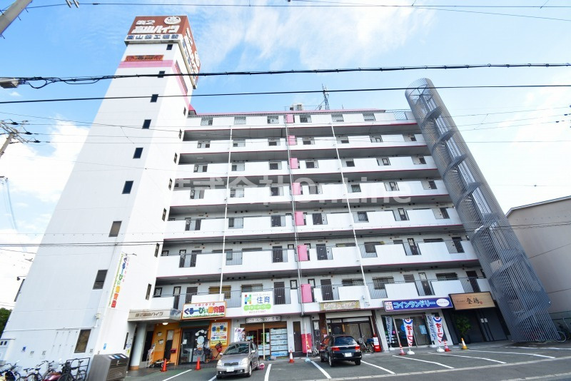 第二高山ハイツの外観
