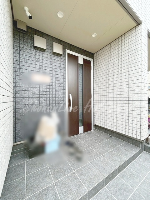 大和市上和田のアパートのエントランス