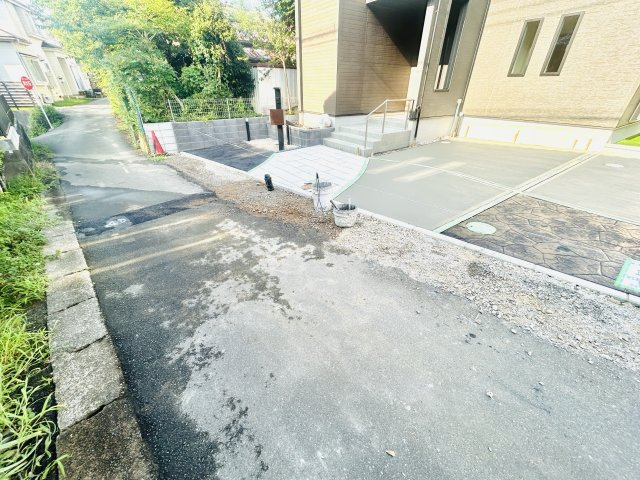 グラファーレ佐倉市最上町の前面道路含む現地写真
