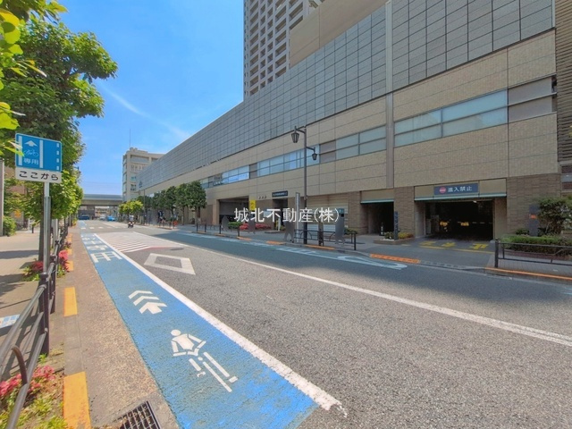 石神井公園ピアレスA棟の外観|足下は複合施設エリア
石神井公園駅には駅ナカ商業施設もあり、毎日のお買い物が快適です