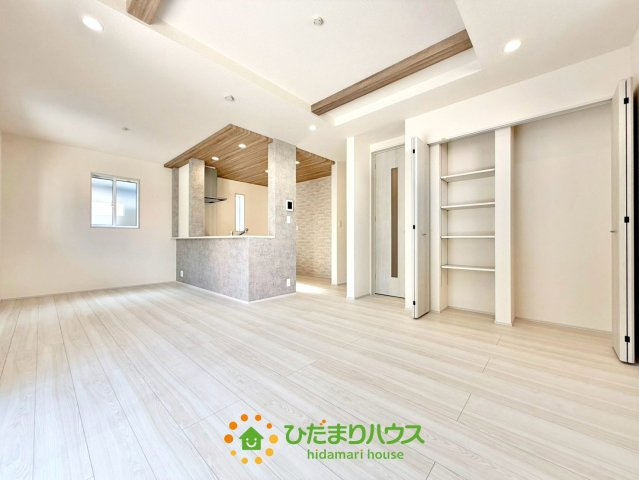 蓮田市関山3丁目　新築一戸建て　01の居間・リビング