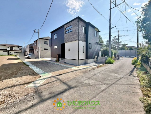 蓮田市関山3丁目　新築一戸建て　01の前面道路含む現地写真
