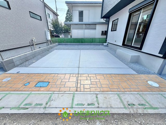蓮田市関山3丁目　新築一戸建て　01の駐車場