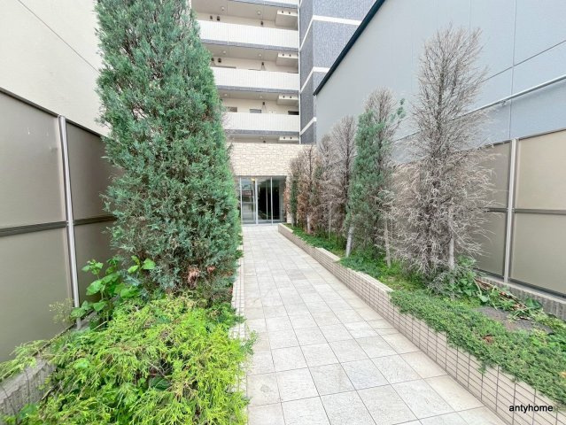 レオンコンフォート難波南　仲介手数料無料のエントランス