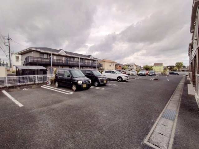ラフレシールⅠの駐車場|高崎、前橋のお部屋探しはエンドスケープまで！お客様の理想お聞かせ下さい♪