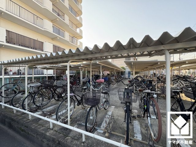 パレス南塚口2号棟の駐輪場