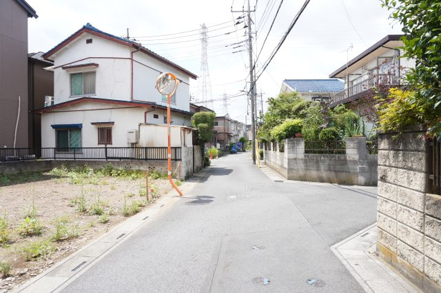 草加市新里町 新築分譲住宅の前面道路含む現地写真