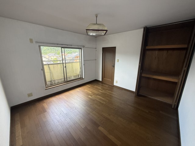 室生戸建の洋室
