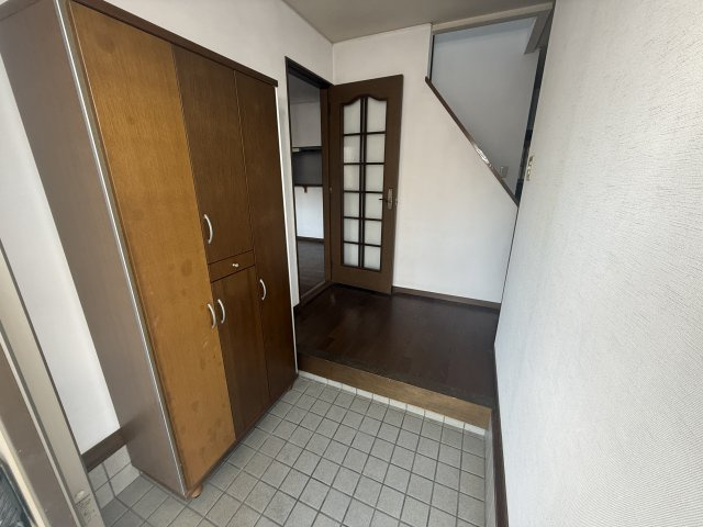 室生戸建の玄関