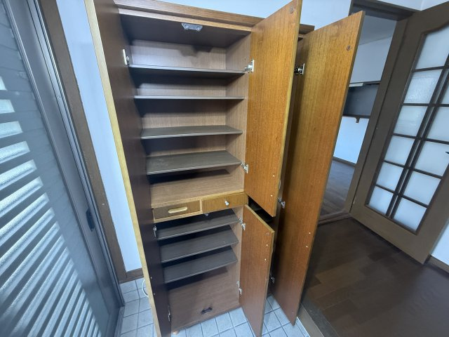 室生戸建のエントランス
