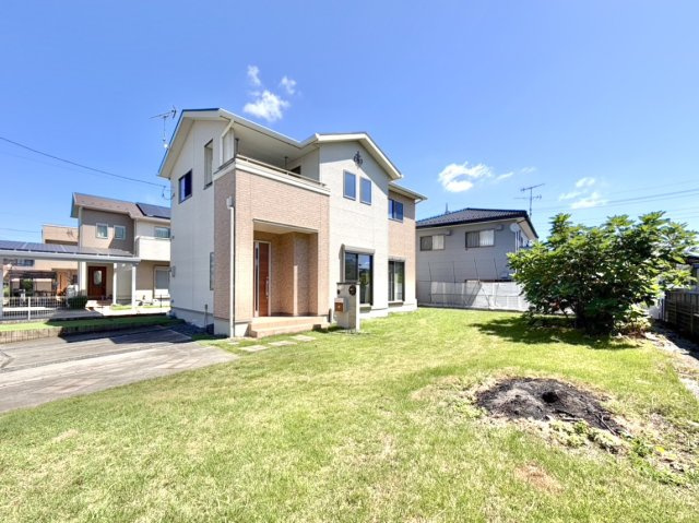 【中古戸建】本庄市今井　の外観|■外観｜土日のご見学はもちろん、平日・夜間のご案内も大歓迎です♪「今から見たい」や「仕事終わりに見たい」にもご対応できますのでお気軽にお問い合わせください♪