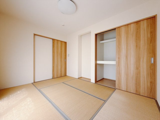 【中古戸建】本庄市今井　の和室|■1階和室｜和室でしか味わえない畳ならではの香りや素材で和のやすらぎを感じてください♪休日はお子様とお昼寝するのにも最適です！