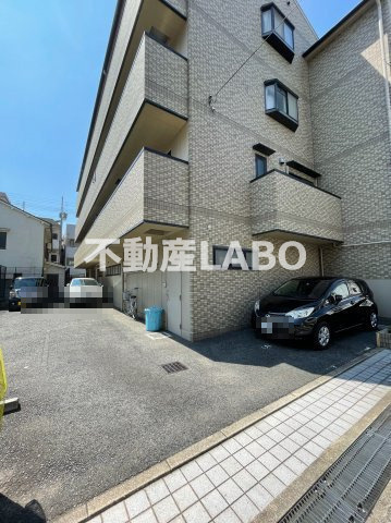 プロニティ江川の駐車場