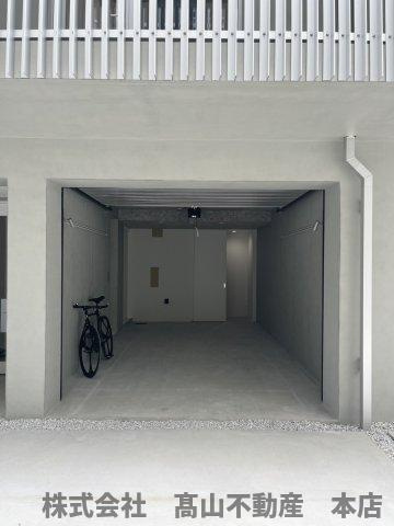ネオラ　レイ　マテリアAの駐車場|車庫付きです★