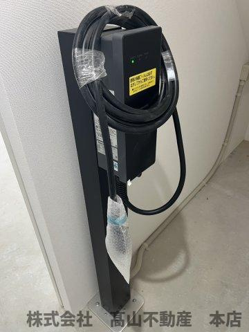 ネオラ　レイ　マテリアAの設備|電気自動車の充電可能★