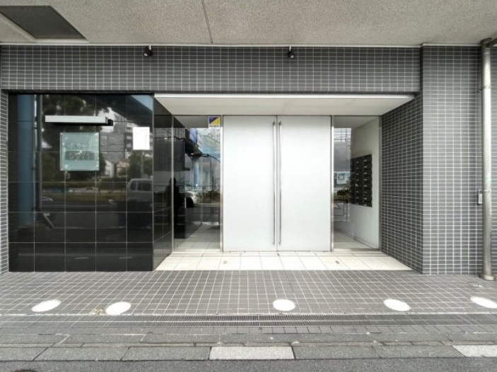 CALM.KOIWA WESTのエントランス
