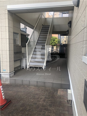 【エントランス】 | カーバリーハウス | 毎日通るエントランスはこのようになっています