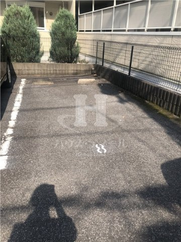 【駐車場】 | カーバリーハウス | 駐車場です