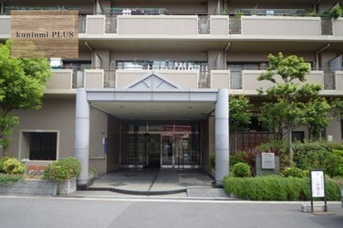 朝日プラザプレール岸里のエントランス
