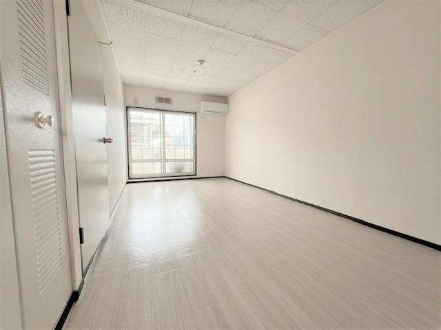 調布市入間町３丁目のアパートの居間・リビング