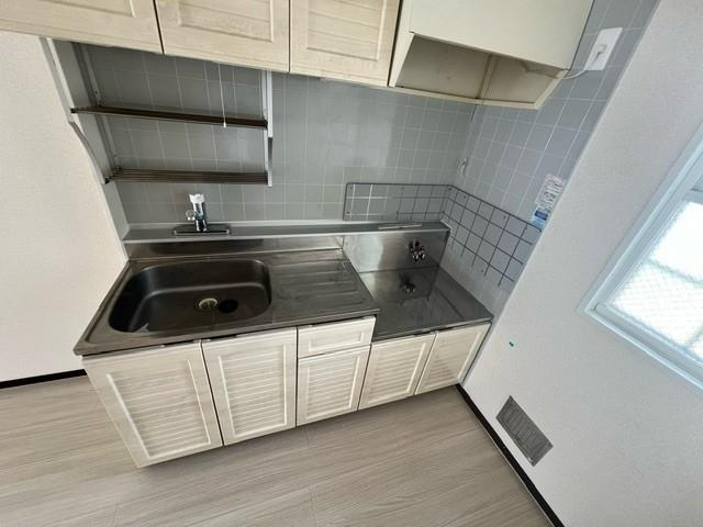 調布市入間町３丁目のアパートのキッチン