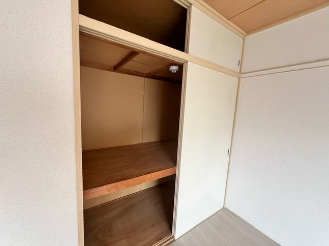 調布市入間町３丁目のアパートの収納