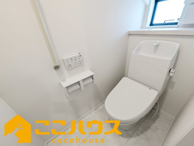 読谷村伊良皆195番　新築戸建て　全2棟　A号棟のトイレ|高機能トイレ
