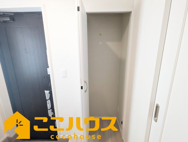 読谷村伊良皆195番　新築戸建て　全2棟　A号棟の収納|廊下収納もございます
