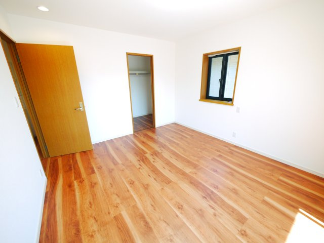 大網白里市みどりが丘　中古戸建の洋室|内外装リフォーム済み令和8年3月 積水ハウス軽量鉄骨  都市ガス上下水 電動シャッター 駐車2台可能