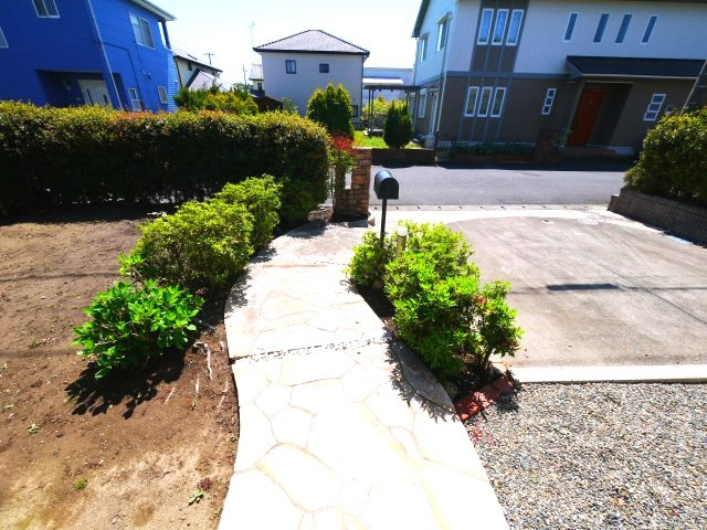 大網白里市みどりが丘　中古戸建の庭|内外装リフォーム済み令和8年3月 積水ハウス軽量鉄骨  都市ガス上下水 電動シャッター 駐車2台可能