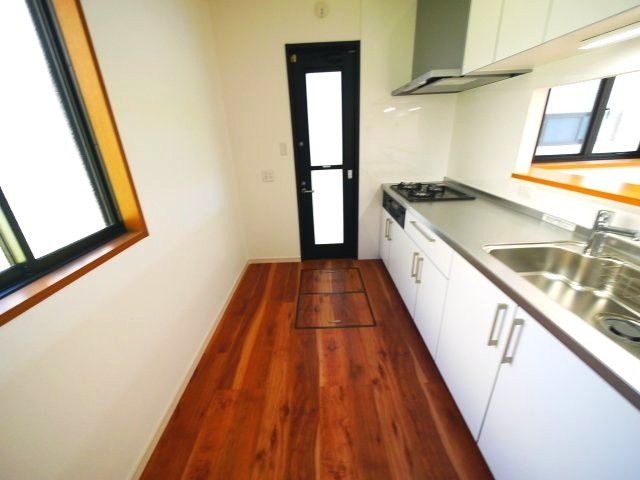 大網白里市みどりが丘　中古戸建のキッチン|内外装リフォーム済み令和8年3月 積水ハウス軽量鉄骨  都市ガス上下水 電動シャッター 駐車2台可能