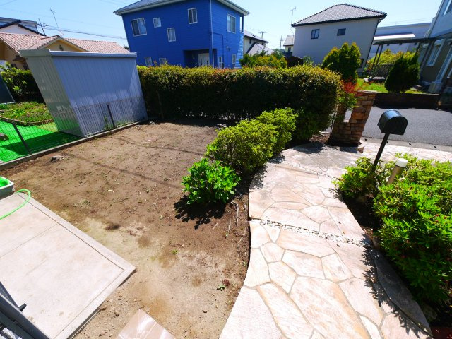 大網白里市みどりが丘　中古戸建の庭|内外装リフォーム済み令和8年3月 積水ハウス軽量鉄骨  都市ガス上下水 電動シャッター 駐車2台可能