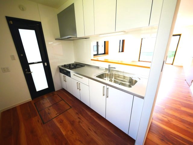 大網白里市みどりが丘　中古戸建のキッチン|内外装リフォーム済み令和8年3月 積水ハウス軽量鉄骨  都市ガス上下水 電動シャッター 駐車2台可能