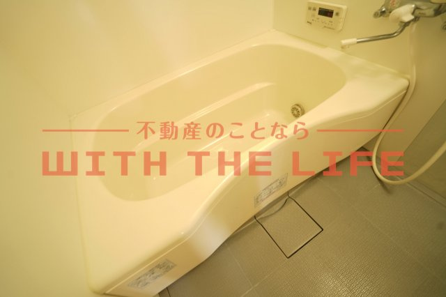 アンプルール【キャッシュバック対象物件】の浴室|ゆったり過ごせるお風呂です