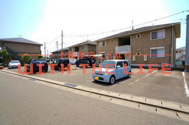 アンプルール【キャッシュバック対象物件】の駐車場|駐車場に車を止められます