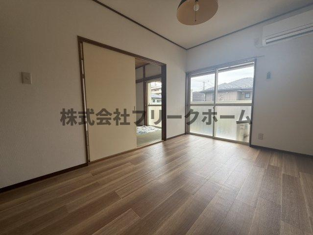 三鷹市上連雀８丁目のアパートの居間・リビング