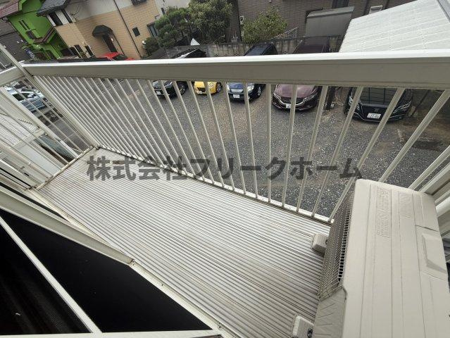 三鷹市上連雀８丁目のアパートのバルコニー