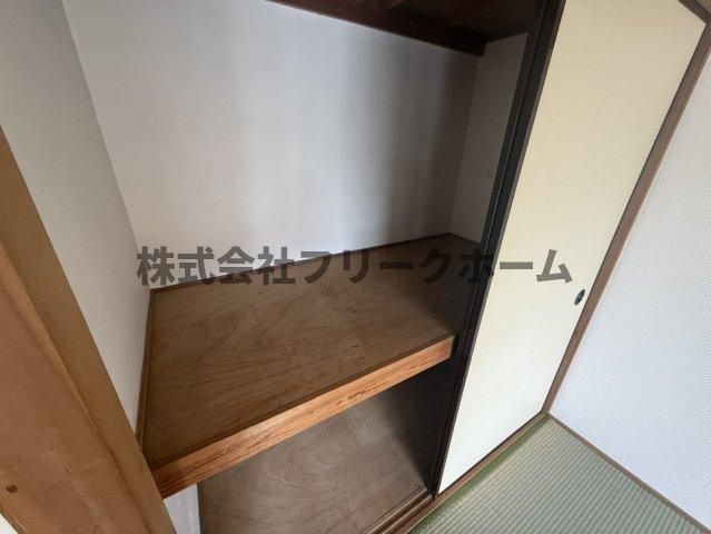 三鷹市上連雀８丁目のアパートの収納