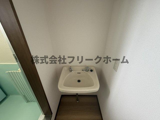 三鷹市上連雀８丁目のアパートの洗面所