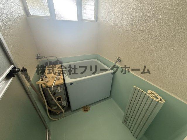 三鷹市上連雀８丁目のアパートの浴室