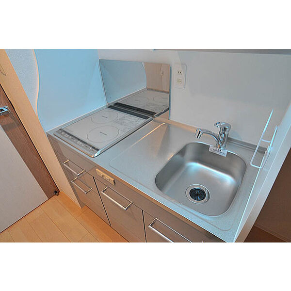 セレニテ新大阪カルムのキッチン