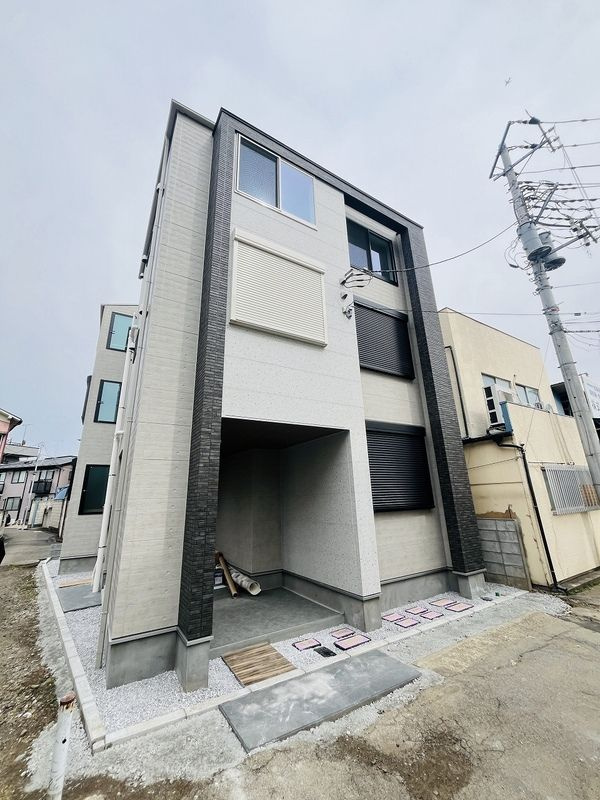 KISMET梅島のエントランス