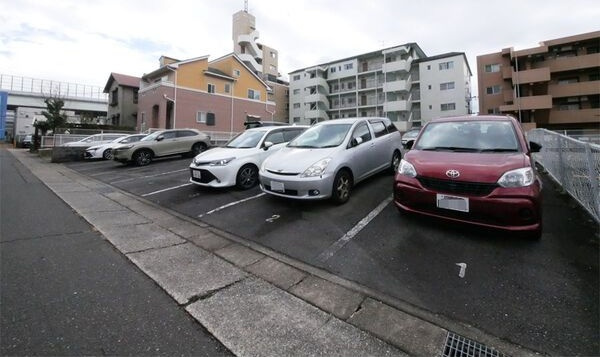 メゾン五反田の駐車場