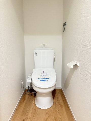 嵐山茶尻町のトイレ|1階と2階の2ヶ所に配置しており、来客時や朝の身支度時にも同時に使えて嬉しい！（R8.8撮影）