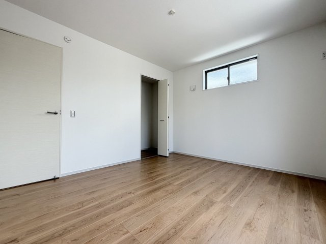 嵐山茶尻町の洋室|ベッドや机など無理なく配置できる広さとなっております。（R8.8撮影）